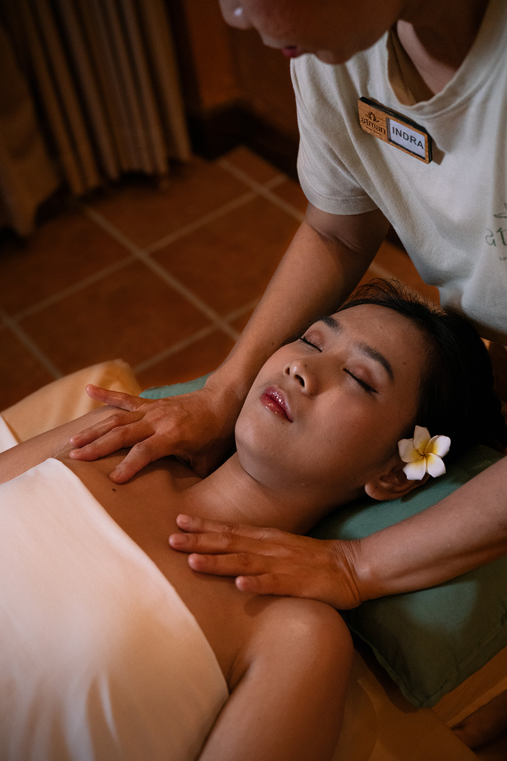BACK & SHOULDER MASSAGE 30'