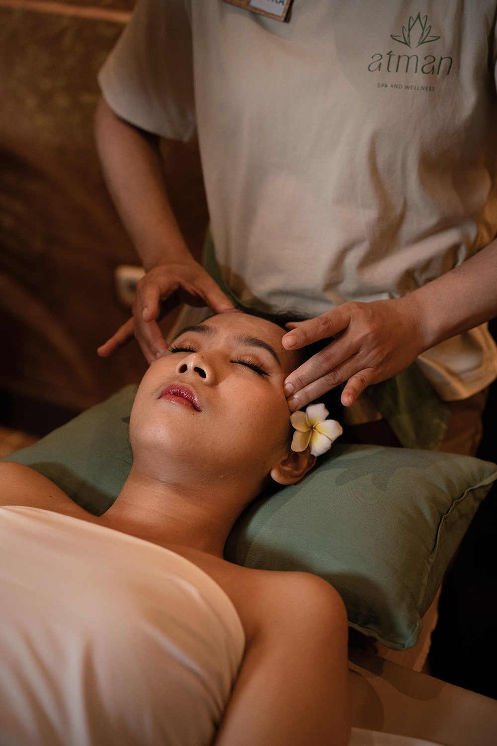 HEAD & FACE ACUPRESSURE MASSAGE