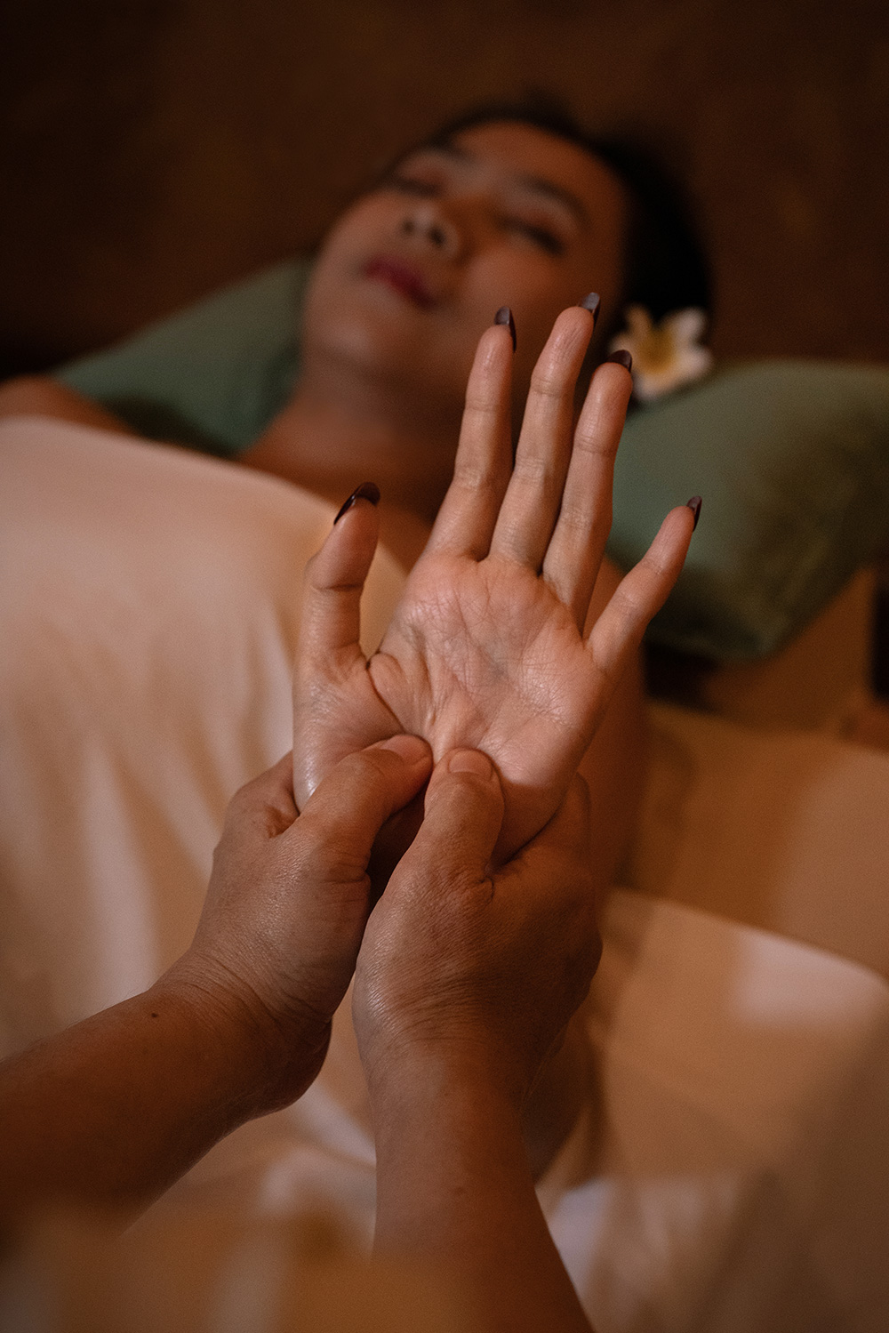 BACK & SHOULDER MASSAGE 30'