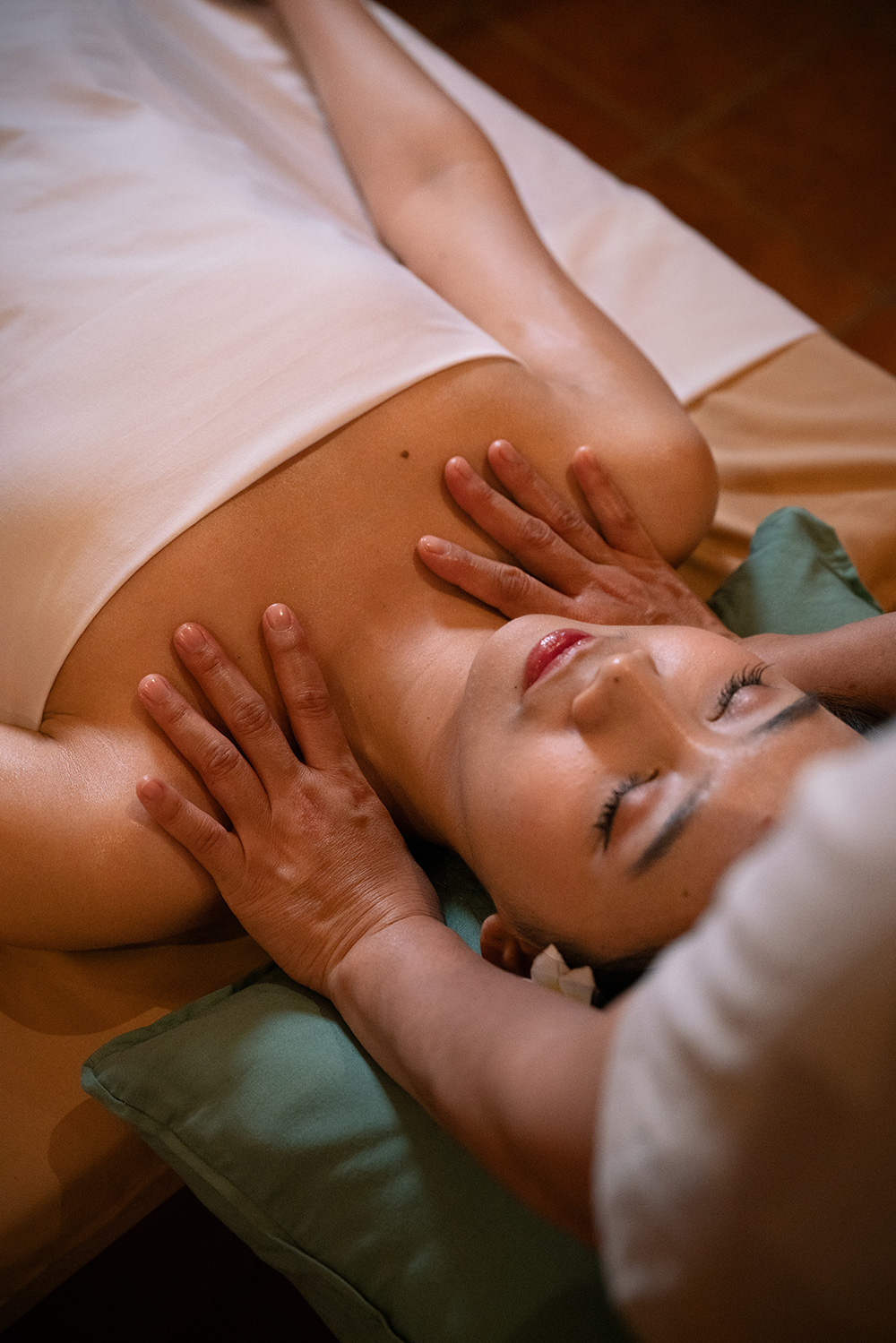 BACK & SHOULDER MASSAGE 60'