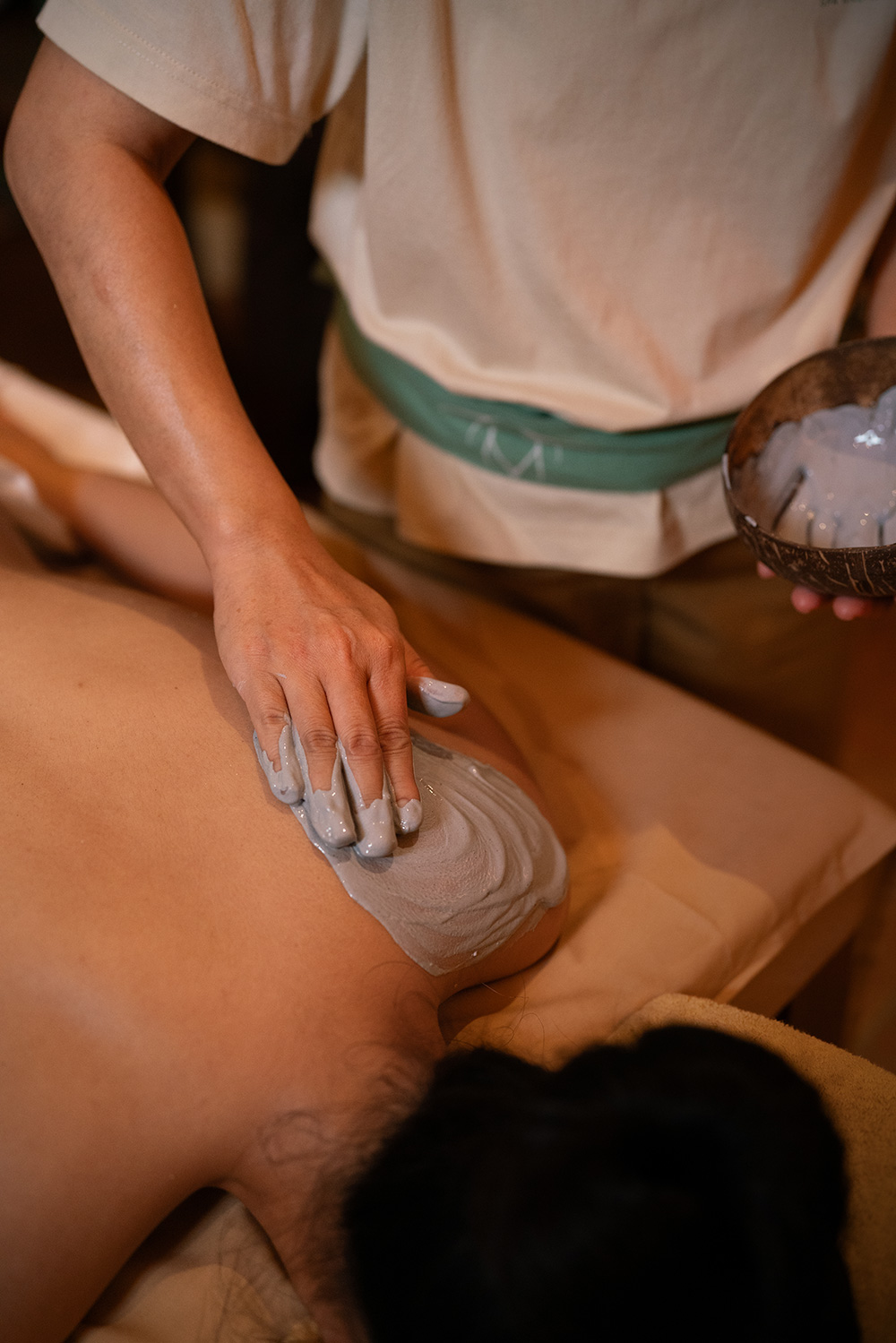 VOLCANIC CLAY BODY WRAP