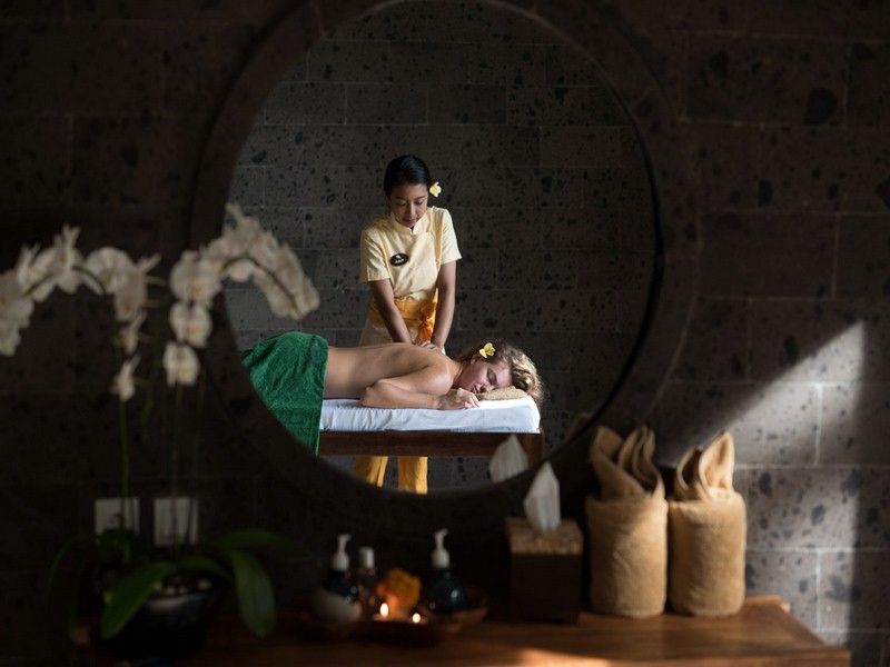 Natural Body Treatments - BALINESE LULUR & CHAMPAKA TREATMENT 120 Minutes