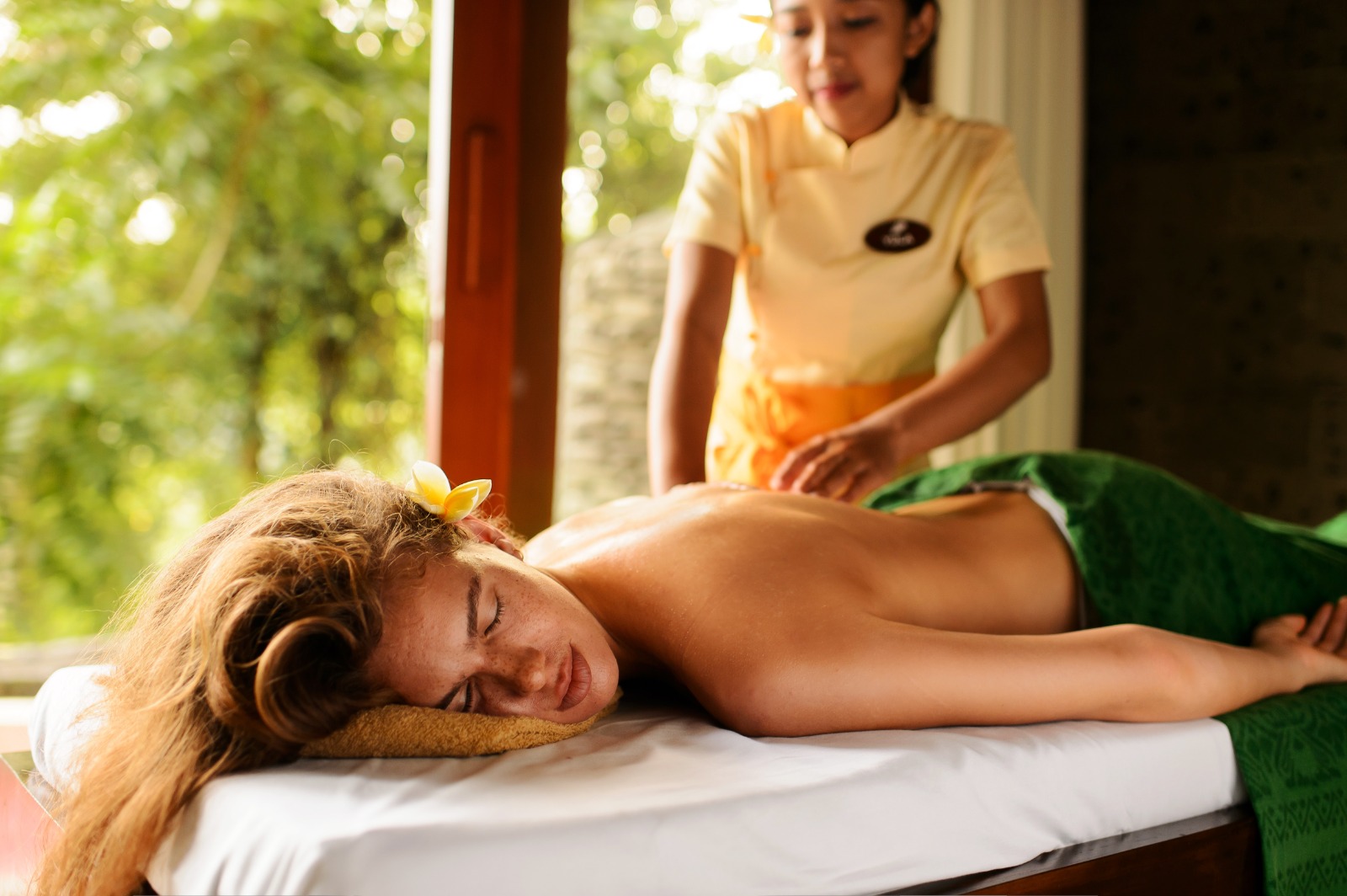 RELAXING FOOT MASSAGE-60 MINUTES