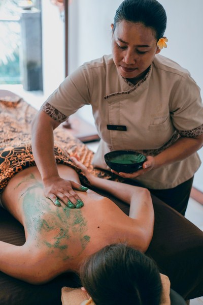 Full body scrub - 45'