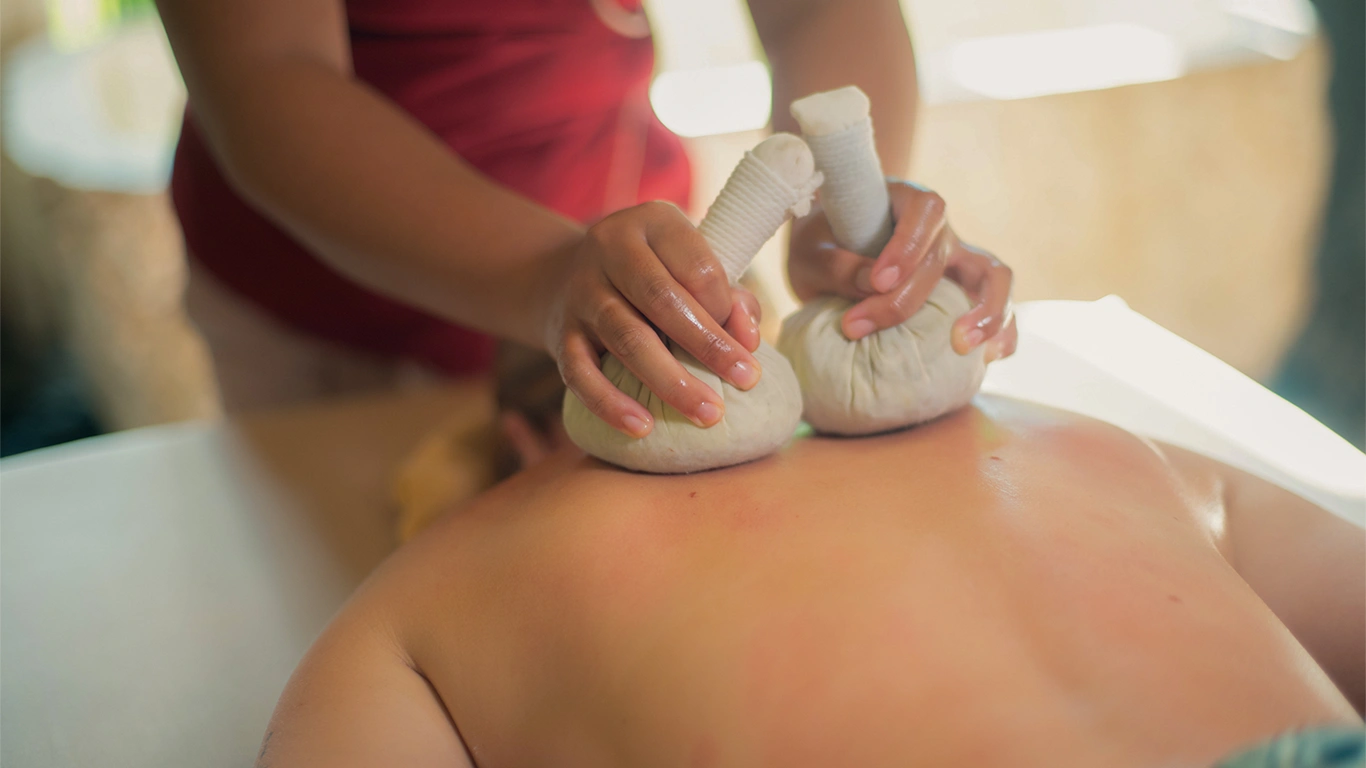 Herbal Healing Compress Massage (60 Min.)