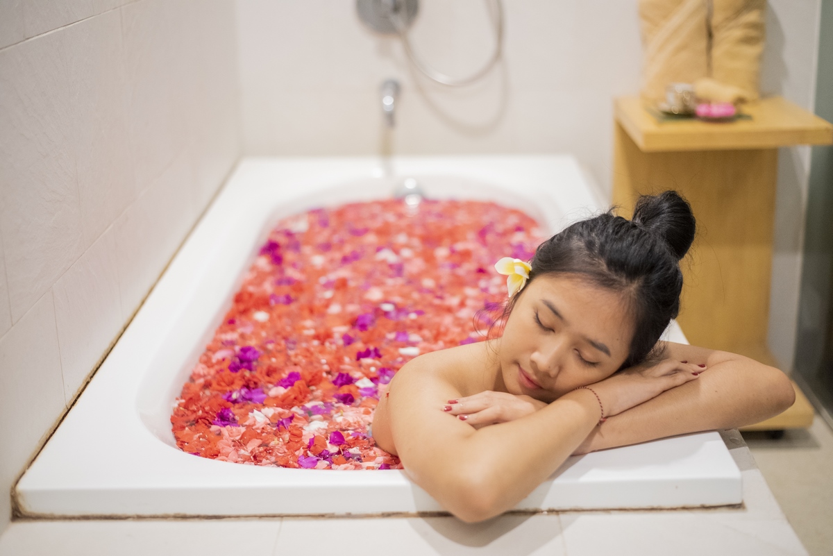 LEGIAN INDULGENCE (180 MIN)